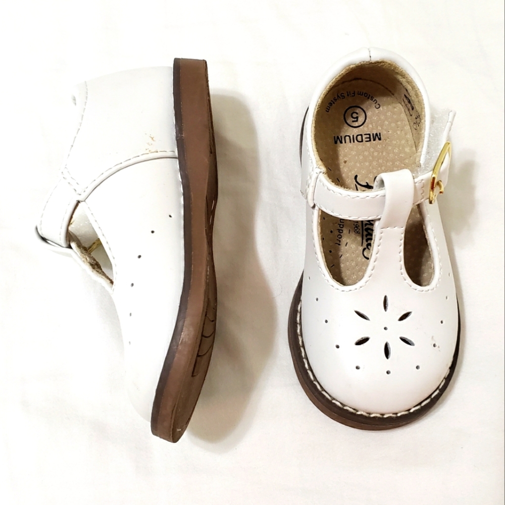 Footmates Girls Size 5 White Sherry Mary Jane Shoes